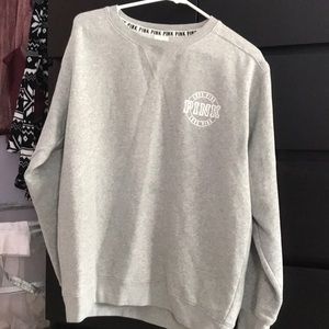 Pink VS Crewneck in grey